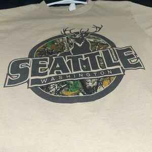 Cream colored Seattle washington camo small tee shirt